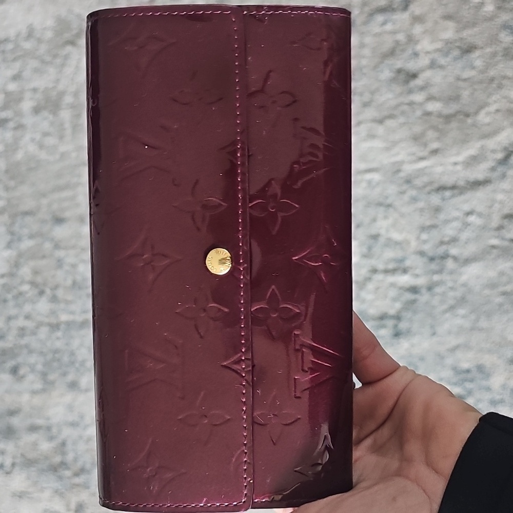 Louis Vuitton Sara Wallet in Amarante Vernis